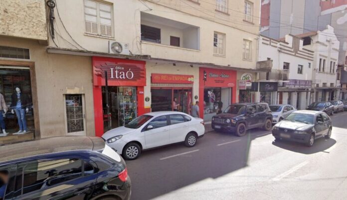 Lanchonete fica em um ponto movimentado do Centro de Itabirito - Foto: Google