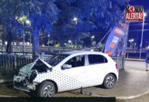 Colisão entre carros termina com veículo atingindo guarda-corpo de ponte no centro de Itabirito